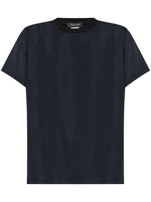 camiseta con cuello decorativo